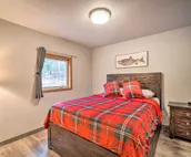 Cozy Downtown Soldotna Cabin: Dogs Welcome!