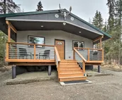 Cozy Downtown Soldotna Cabin: Dogs Welcome!