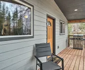 Cozy Downtown Soldotna Cabin: Dogs Welcome!