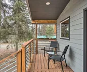 Cozy Downtown Soldotna Cabin: Dogs Welcome!
