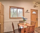 Cozy Downtown Soldotna Cabin: Dogs Welcome!
