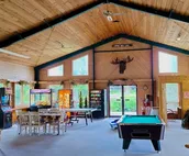 The Blue Ox on Gull. (Sleeps 17)