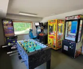 The Blue Ox on Gull. (Sleeps 17)