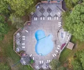 The Blue Ox on Gull. (Sleeps 17)