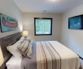 The Blue Ox on Gull. (Sleeps 17)