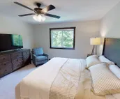 The Blue Ox on Gull. (Sleeps 17)