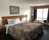 Queen Size Bed Non Smoking at the Corn Palace Inn