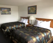 Queen Size Bed Non Smoking at the Corn Palace Inn