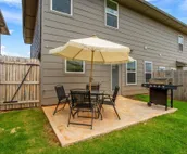 Cheerful & Bright Spacious Getaway