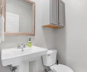 Cheerful & Bright Spacious Getaway