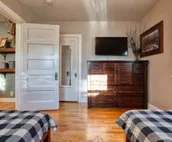 The Big Horn Homestead-2 Spacious Units,16+ guests