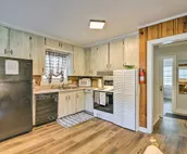 Cozy Blue Cottage in Starkville Near Dtwn!