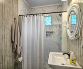 Cozy Blue Cottage in Starkville Near Dtwn!