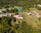 Luxury Log Cabin near SIU, Giant City, & Wineries