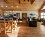 Luxury Log Cabin near SIU, Giant City, & Wineries