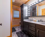 Luxury Log Cabin near SIU, Giant City, & Wineries