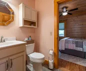 Luxury Log Cabin near SIU, Giant City, & Wineries