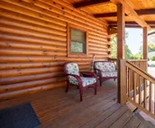 Luxury Log Cabin near SIU, Giant City, & Wineries