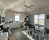 The Blue Crab - BAYFRONT! Private Pool - steps to the beach - kayaks and crab...