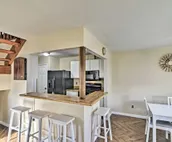 Cozy Virginia Beach Townhome about 6 Mi to Beach!