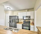 Cozy Virginia Beach Townhome about 6 Mi to Beach!
