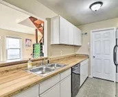 Cozy Virginia Beach Townhome about 6 Mi to Beach!