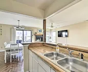 Cozy Virginia Beach Townhome about 6 Mi to Beach!