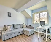 Cozy Virginia Beach Townhome about 6 Mi to Beach!