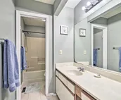 Cozy Virginia Beach Townhome about 6 Mi to Beach!