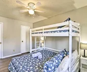 Cozy Virginia Beach Townhome about 6 Mi to Beach!
