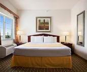 Days Inn & Suites by Wyndham Columbus NE