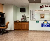 Days Inn & Suites by Wyndham Columbus NE