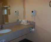 Days Inn & Suites by Wyndham Columbus NE