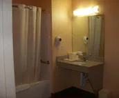 Days Inn & Suites by Wyndham Columbus NE