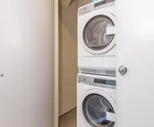 Park Pacific - Spacious DT Apts with Free Parking by Zencity