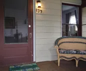 Bright and Cool Powell Apartment