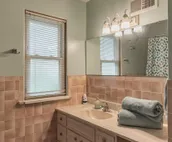 Quiet Comfy 2 BR Home In South Bend, Minutes From Notre Dame! Pet Friendly! home