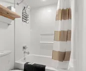 Midtown Studio Steps from Dining and Nightlife
