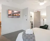 Midtown Studio Steps from Dining and Nightlife