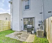 Cozy Virginia Beach Townhome about 6 Mi to Beach!