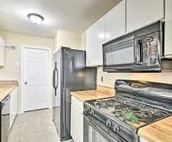 Cozy Virginia Beach Townhome about 6 Mi to Beach!