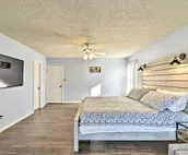 Cozy Virginia Beach Townhome about 6 Mi to Beach!