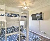Cozy Virginia Beach Townhome about 6 Mi to Beach!