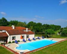 France Nouvelle-Aquitaine Cours vacation rental compare prices direct by owner 6567473