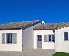 France Nouvelle-Aquitaine Chalais vacation rental compare prices direct by owner 4202920