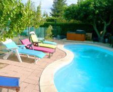 France Provence - Alpes - Cote d'Azur Morieres-les-Avignon vacation rental compare prices direct by owner 15392075