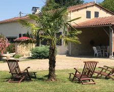 France Nouvelle-Aquitaine Saint-Aulaye vacation rental compare prices direct by owner 6580499