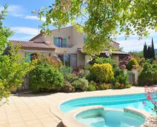 France Provence-Alpes-Côte d'Azur Saint-Saturnin-lès-Apt vacation rental compare prices direct by owner 4181837