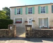 France Nouvelle-Aquitaine Saint-Fraigne vacation rental compare prices direct by owner 5044120