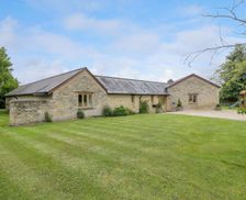 United Kingdom Cotswolds Bampton vacation rental compare prices direct by owner 4002393